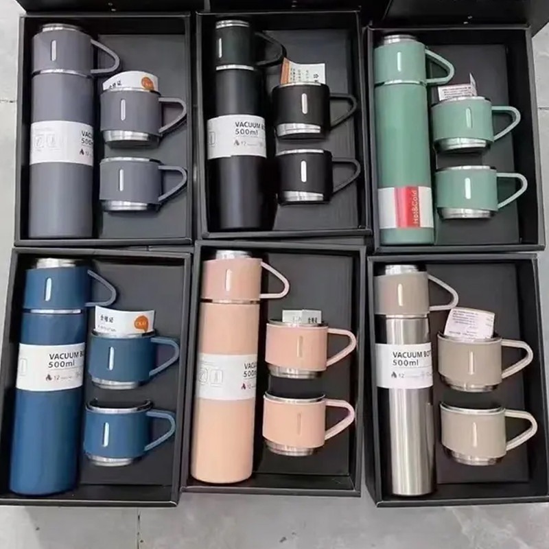 Stainless Steel Vacuum Flask Set With 3 Cups - 500ml