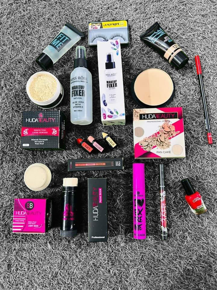 Makeup Deal Pack Of 13 buy online in Pakistan