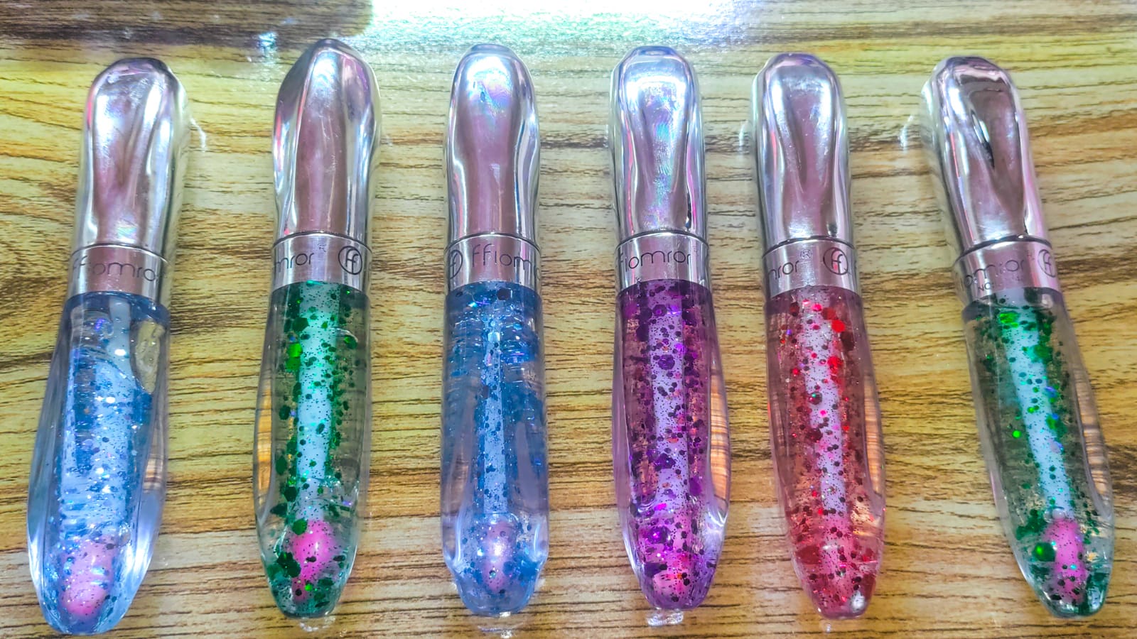 Pack of 2 Glitter Lipgloss For Moisturizing & Hydrating Lips (random color) buy online in Pakistan