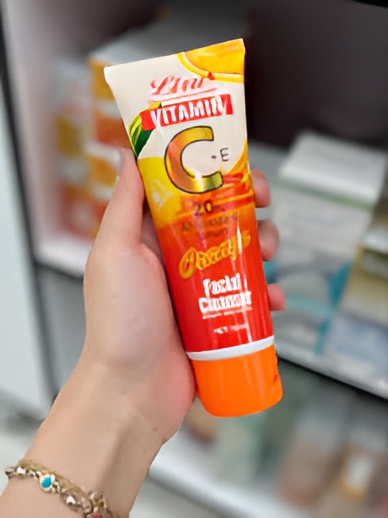Liru Orange Facial Cleanser 120ml | Professional Care with Vitamin C+E & Orange Extract for Brightening, Deep Cleans...