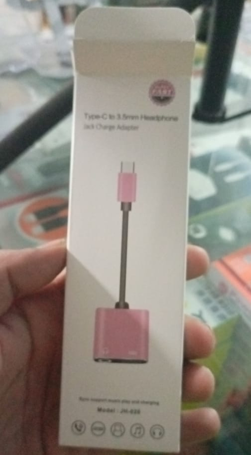 SUPEN FAST Type C To 3.5mm Headphone Jack Charge Adapter Durable Quality Easy Connectivity (Random Color) view 4