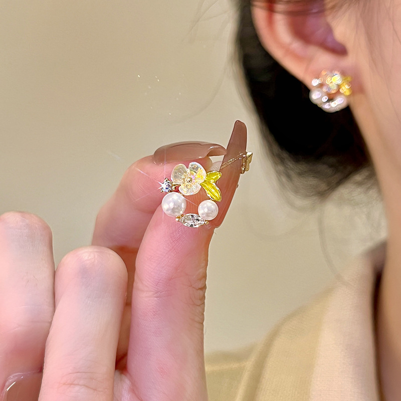 AWT-118 Korean Leaf Sparkling Pearl Earrings - Buy Online in Pakistan at Zenbu Store