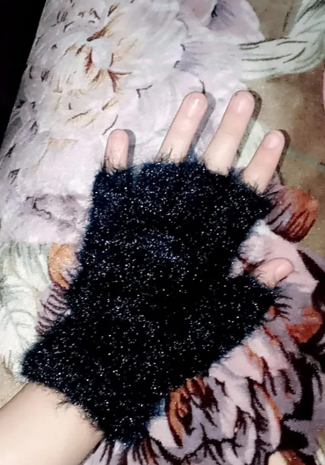 Winter Half Finger Pair Gloves For Women Plush Warm Fingerless Pair Gloves In Multicolor (Random Color) - Buy Online in Pakistan at Zenbu Store (Image 7)