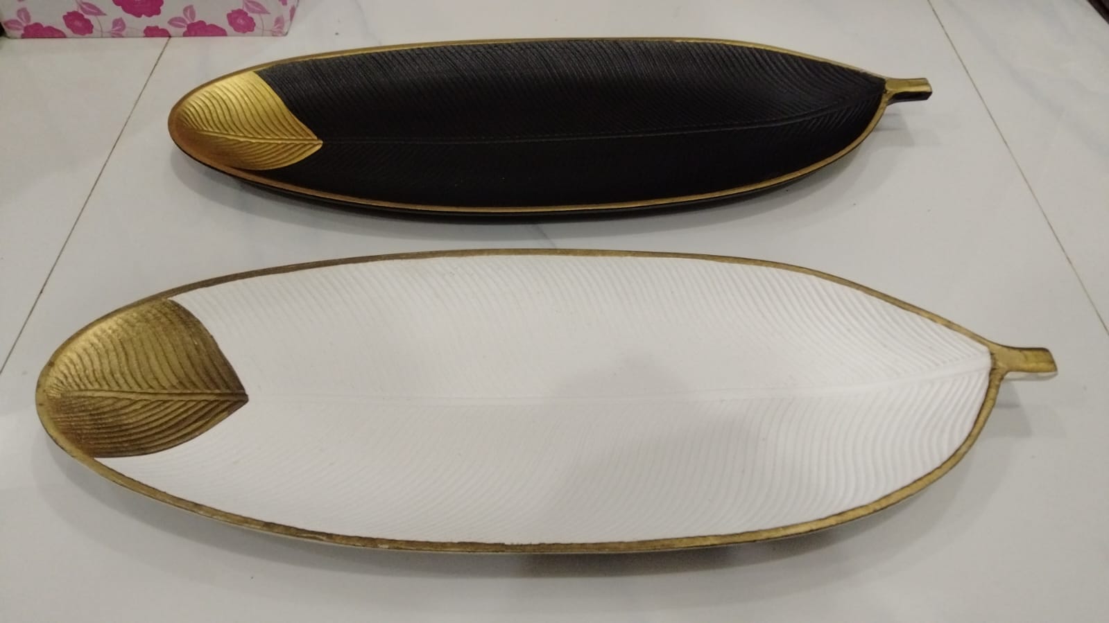1 PCs Wooden Leaf Platter – Decorative Serving Tray for Snacks, Fruits & Table Display | Size: 49.5 x 17.8 x 3 cm (Random Color) view 3