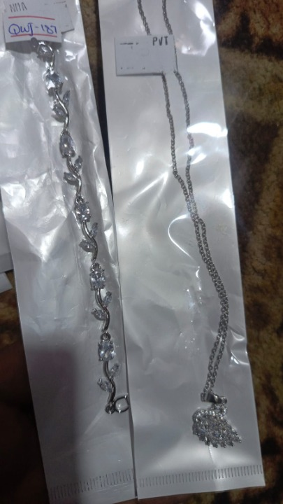 Tulip Bracelet With Swan Necklace Stainless Steel Durable Comfortable Stylish Affordable Practical Choice Reliable Performance - Buy Online in Pakistan at Zenbu Store (Image 6)