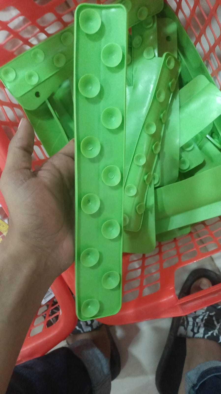 Silicone Sink Splash Guard with Suction Cups (size 14inch) view 4