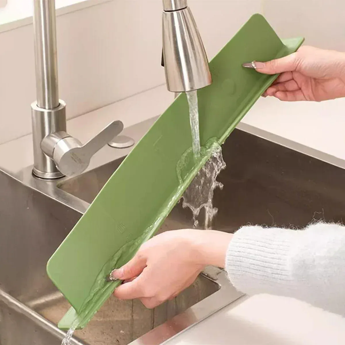 Kitchen Sink Water Splash Guard Blocking Plate Durable Strong Adhesion Easy To Use Compact Practical Choice For Preventing Splashing While Washing thumbnail 2