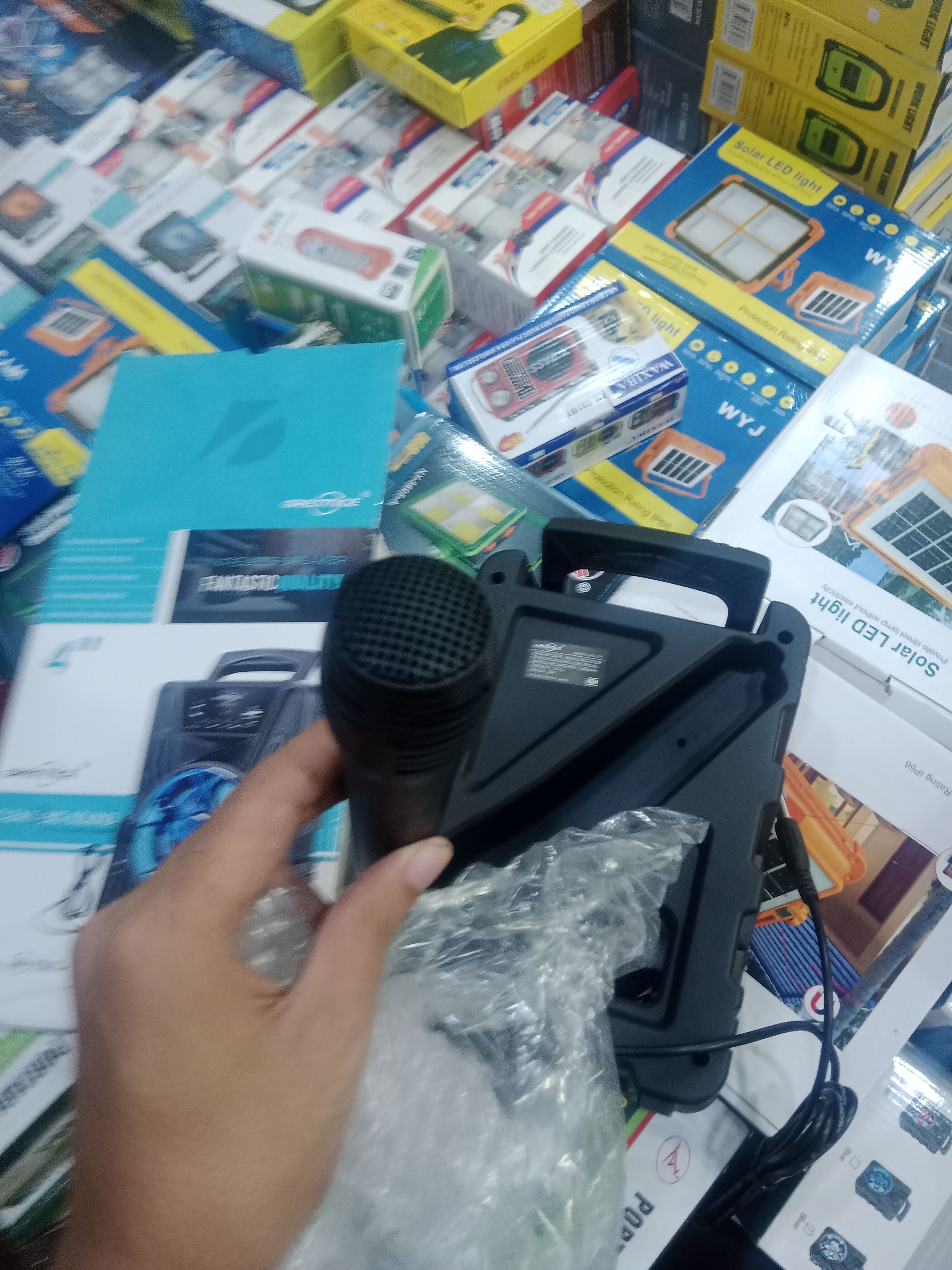 Greeintince GTS-1779 4" Wireless Speaker with Wired Microphone thumbnail 4