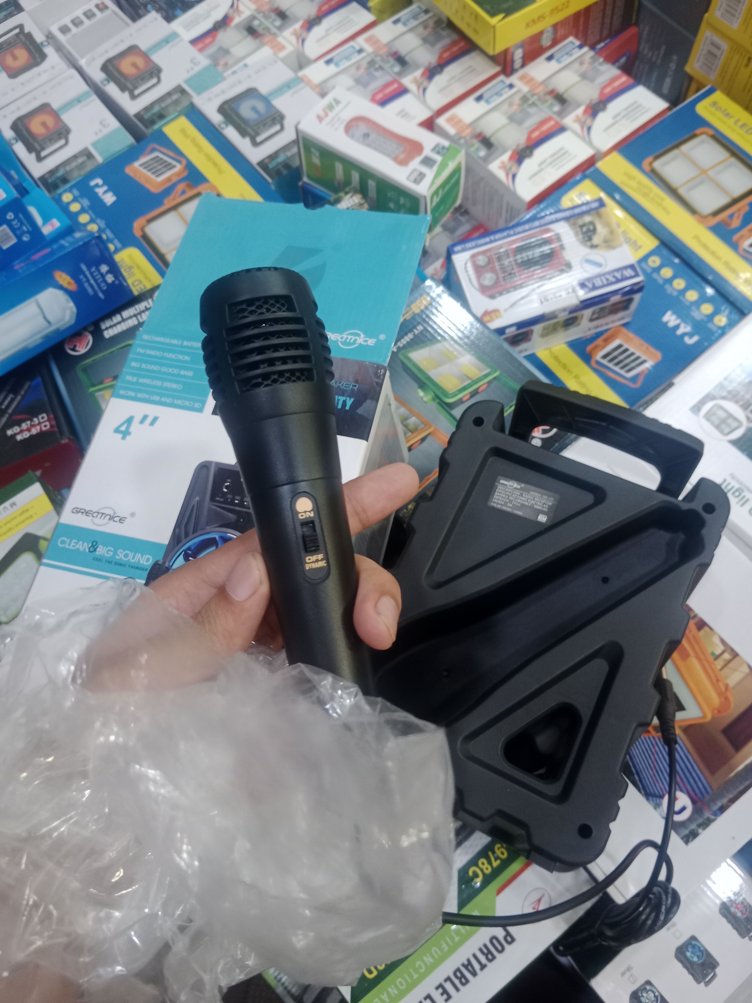 Greeintince GTS-1779 4" Wireless Speaker with Wired Microphone thumbnail 3