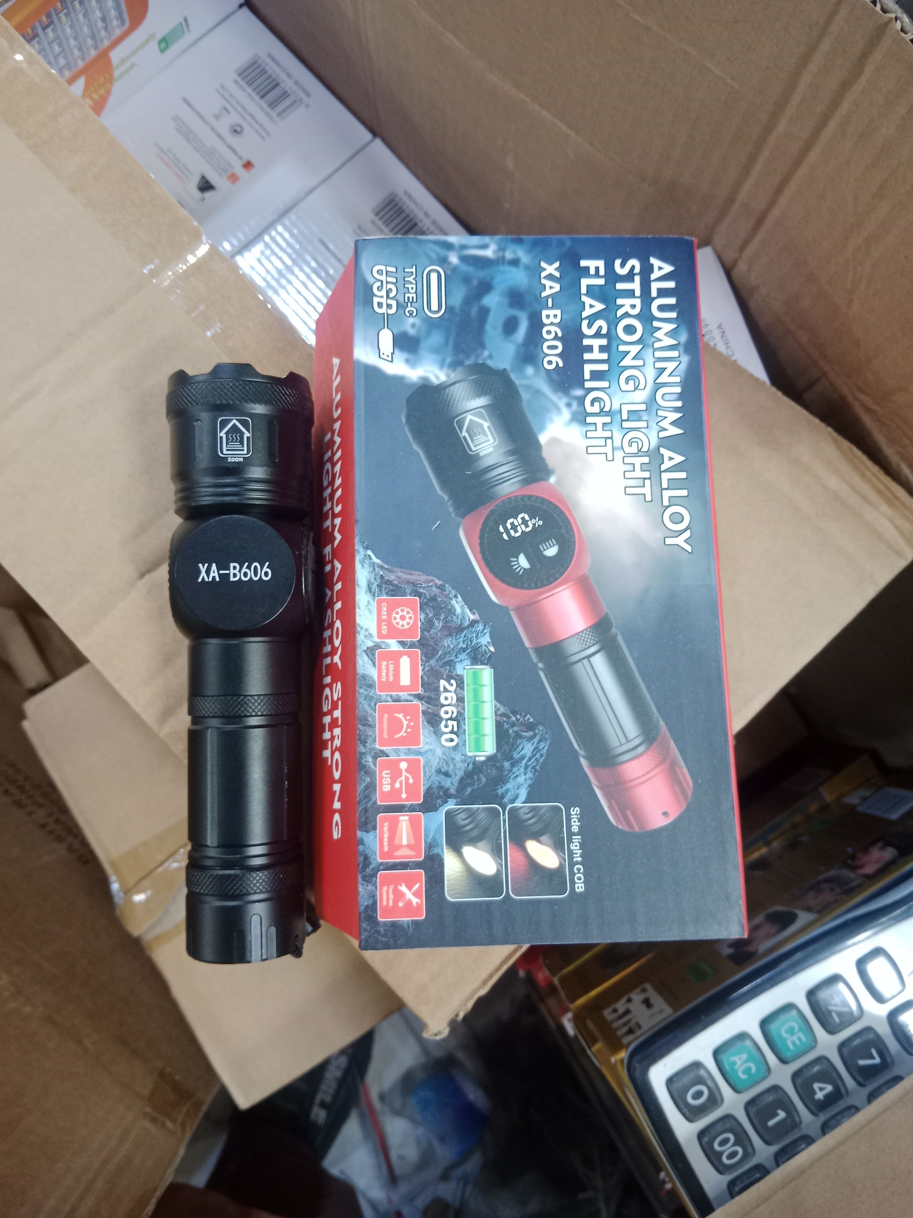 XA-B606 Aluminum Alloy Rechargeable LED Flashlight with Digital Power Display thumbnail 4