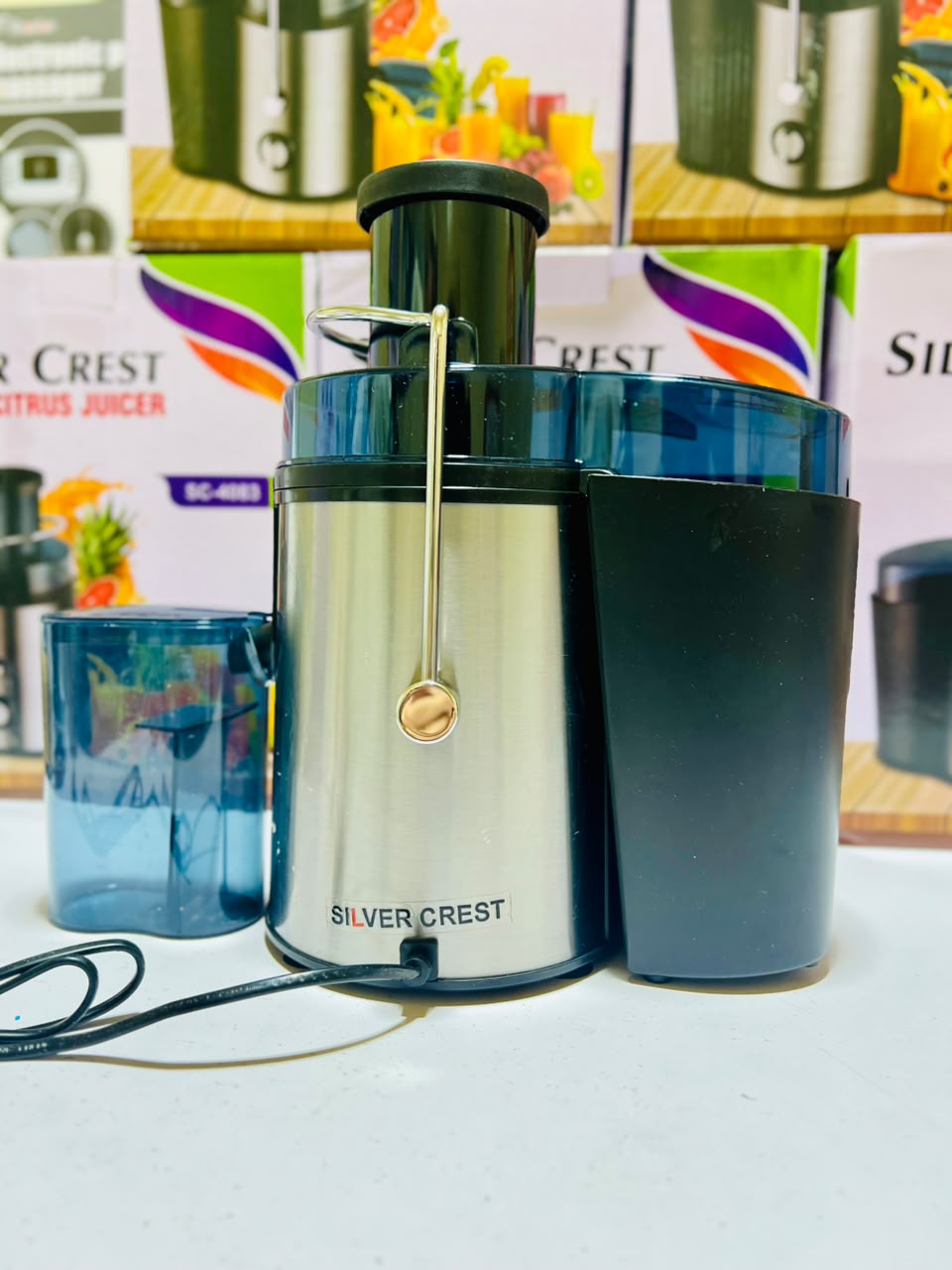Silver Crest Fruit Juicer With Two Speed Settings I And II For Efficient Juicing Of Various Fruits And Durable Daily Home Use Design thumbnail 5