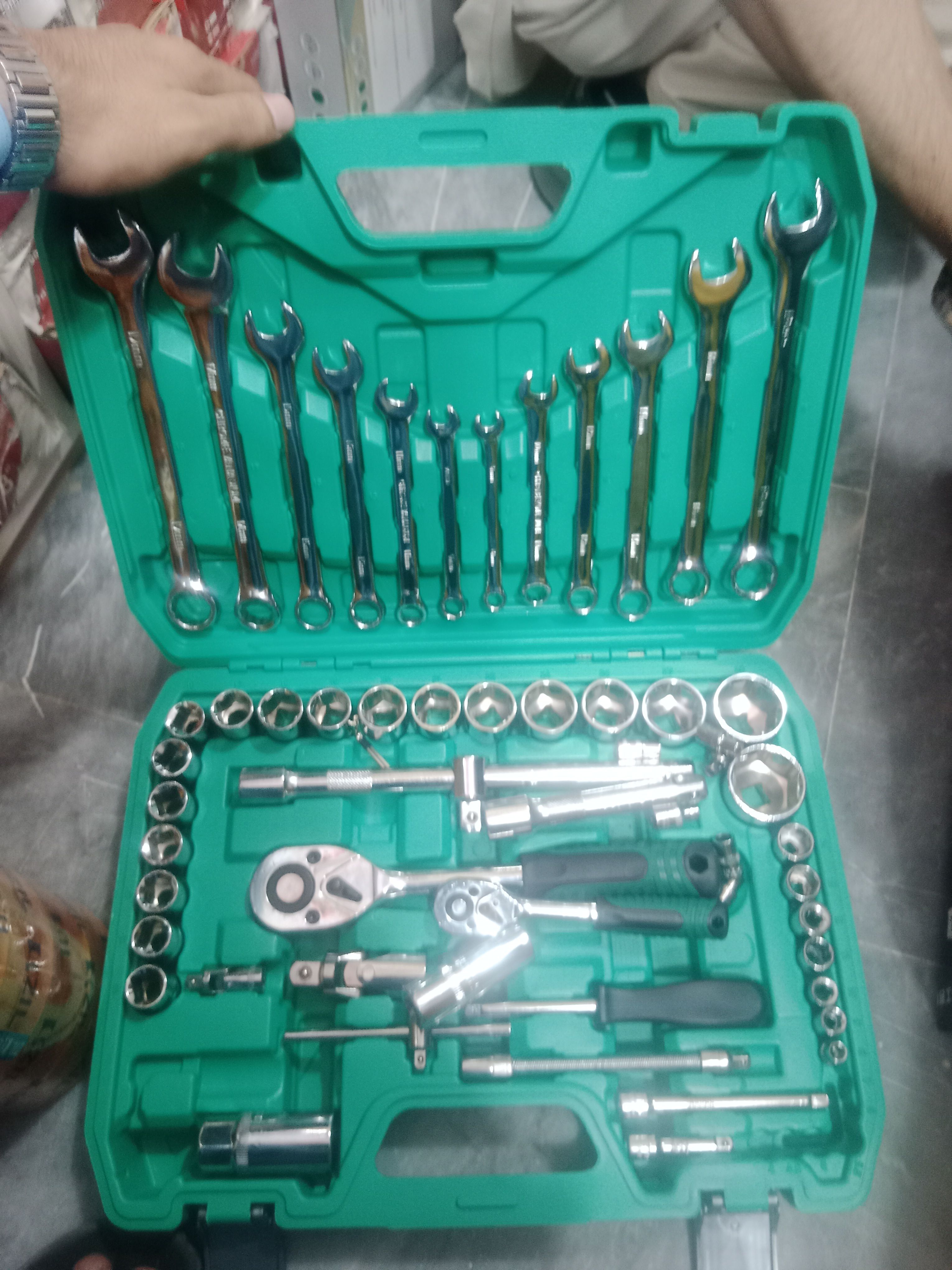 61 Piece Chrome Vanadium Cr V Socket Wrench And Sleeve Tool Set - Tool Set Designed For Hardware Maintenance And Daily Repair Routine thumbnail 5