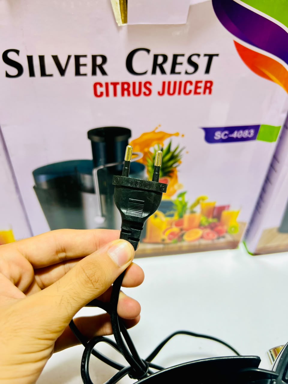 Silver Crest Fruit Juicer With Two Speed Settings I And II For Efficient Juicing Of Various Fruits And Durable Daily Home Use Design thumbnail 2