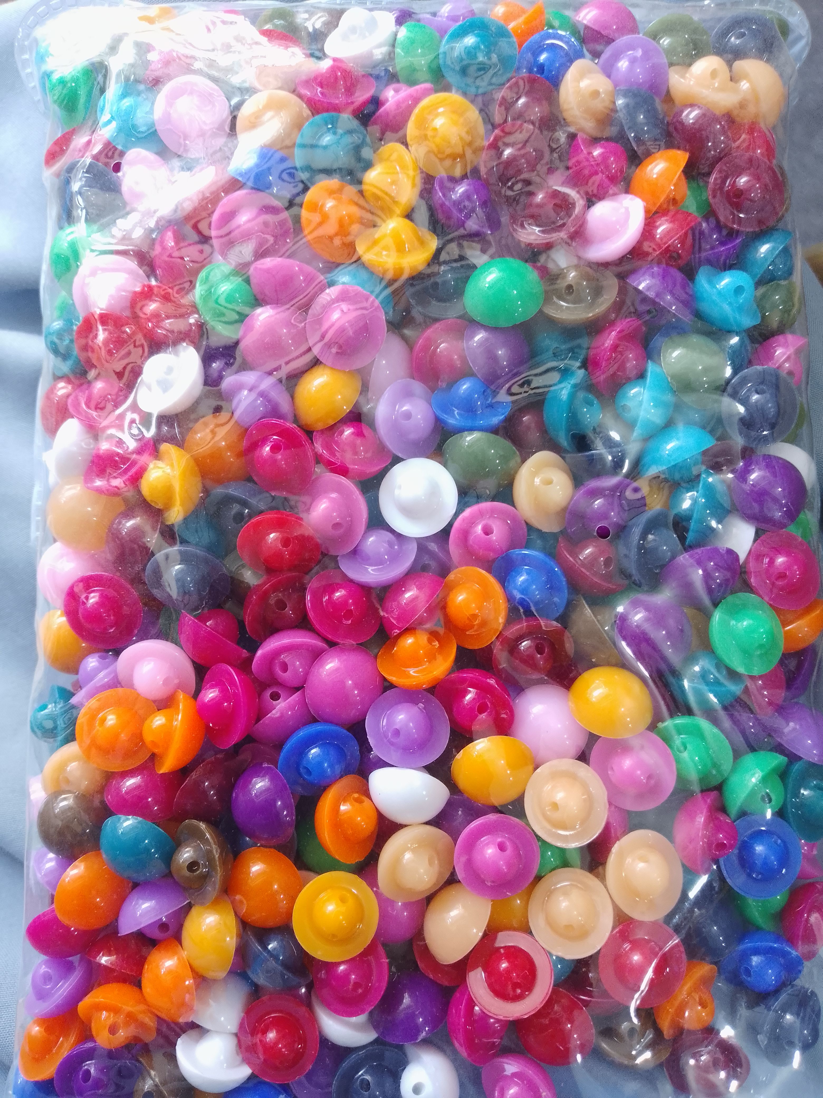 Ladies Fashion Buttons Assorted Multi Colours 500 Pcs Packet High Quality Perfect For Tailoring Embroidery And Craft Projects view 3