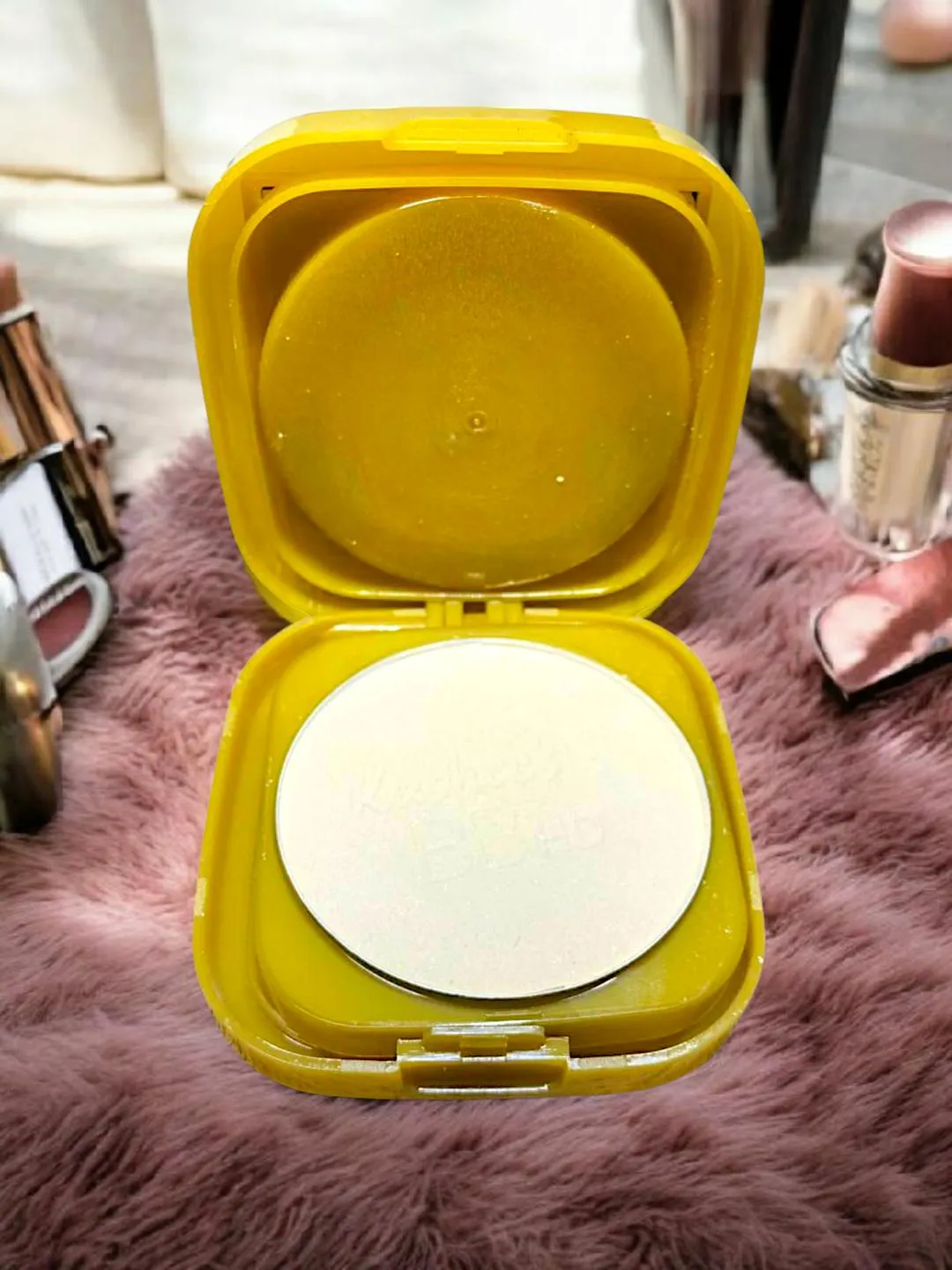 Kashee's 5 In 1 Foundation, Fixer, Face Powder, Loose Powder And Paint Stick Deal, Pack Of 5 view 5
