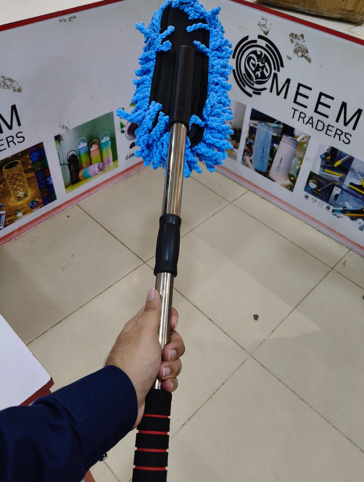 Telescopic Microfiber Car Duster With Long Handle - Automotive Accessory Designed For Dust Removal And Daily Vehicle Maintenance Routine view 4