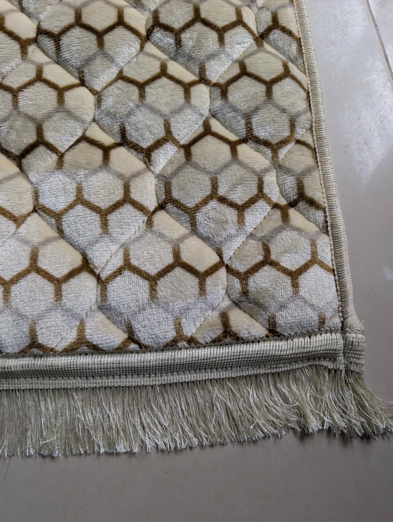 The Velvet Honeycomb Quilted Janamaz prayermat 75x120 cm Design view 3