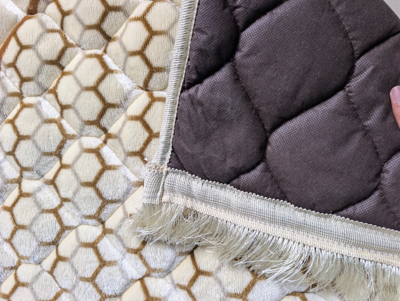 The Velvet Honeycomb Quilted Janamaz prayermat 75x120 cm Design view 4