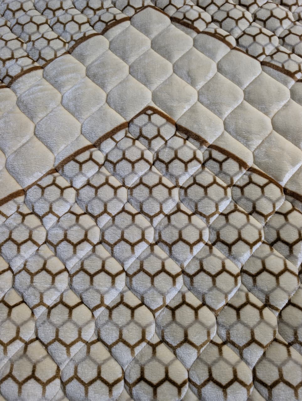 The Velvet Honeycomb Quilted Janamaz prayermat 75x120 cm Design view 2