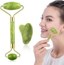 Flawless Jade Roller With Gua Sha Stone view 2