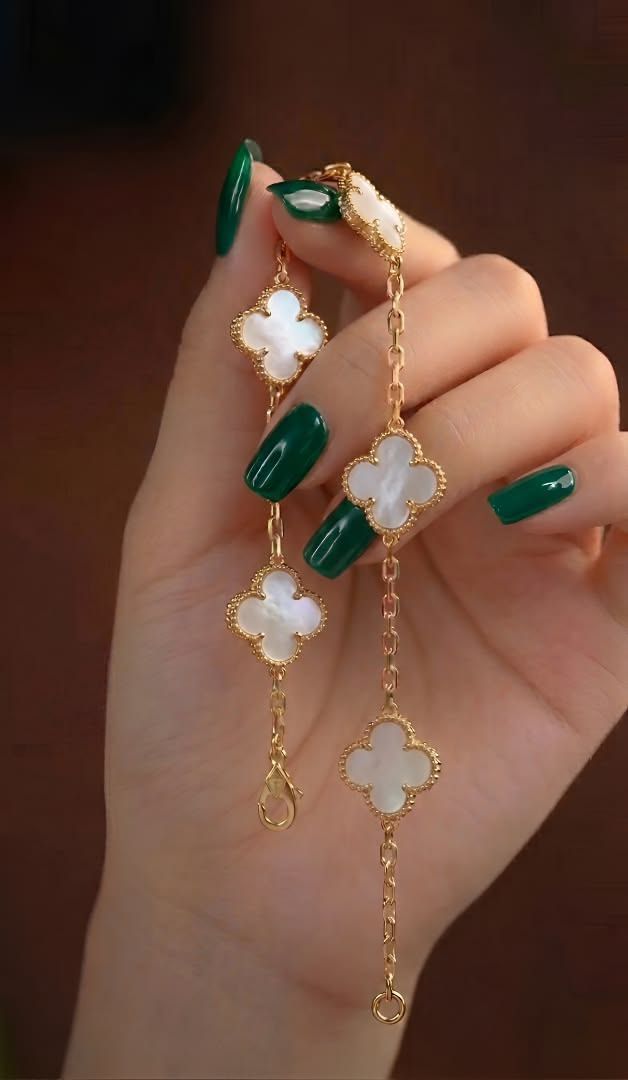Van Cleef 2-in-1 Reversible Bracelet Elegant Design Perfect for Daily Wear view 2