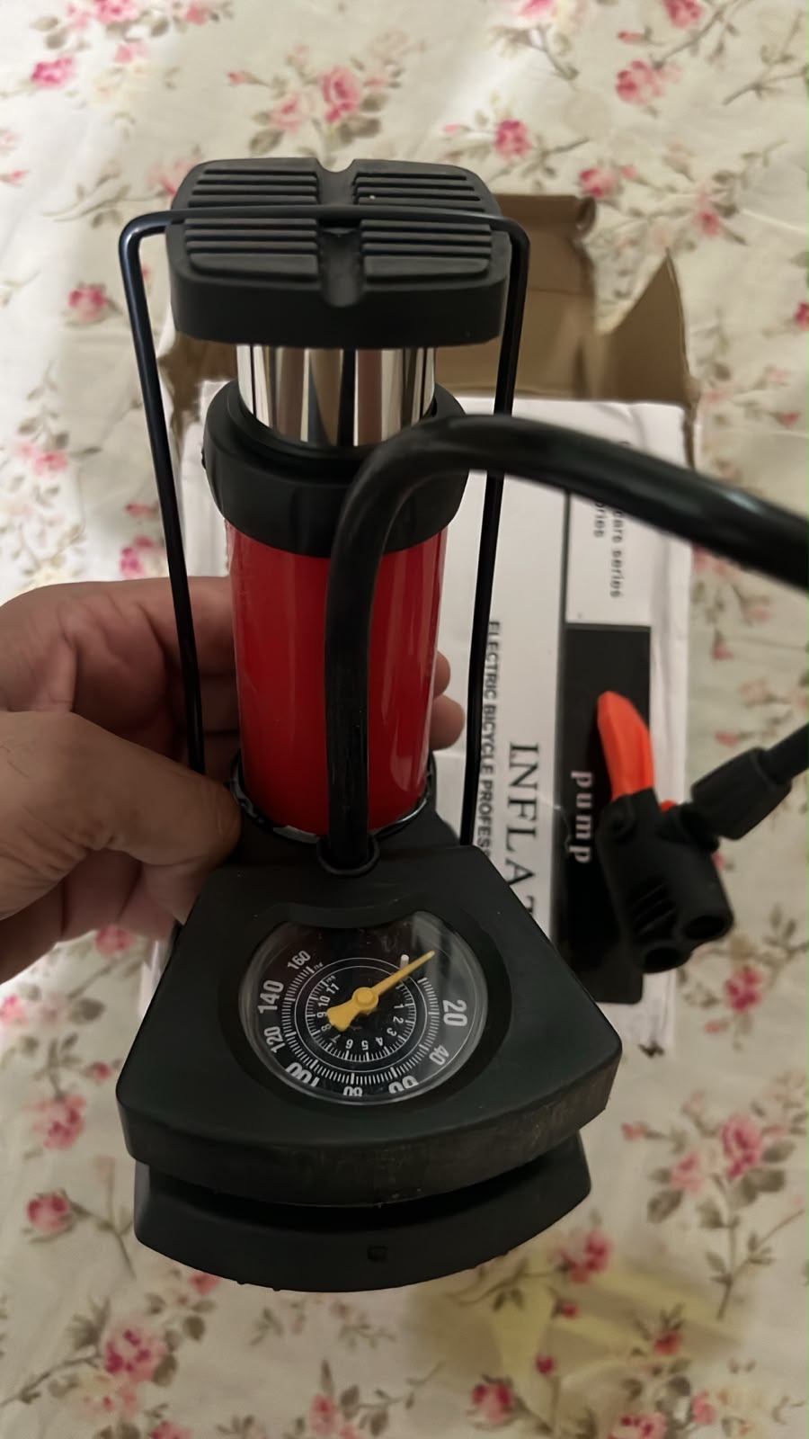 Single Cylinder Foot Air Pump with Pressure Gauge For CAR & Bike (Random Color) view 5