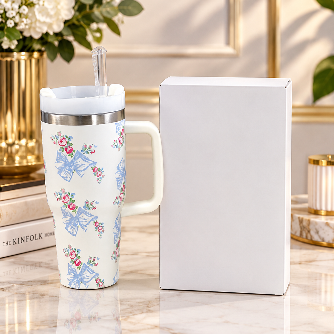 Stanley Style White Floral Print Tumbler - Drinkware Accessory Designed For Liquid Hydration And Daily Travel Routine - 600ml