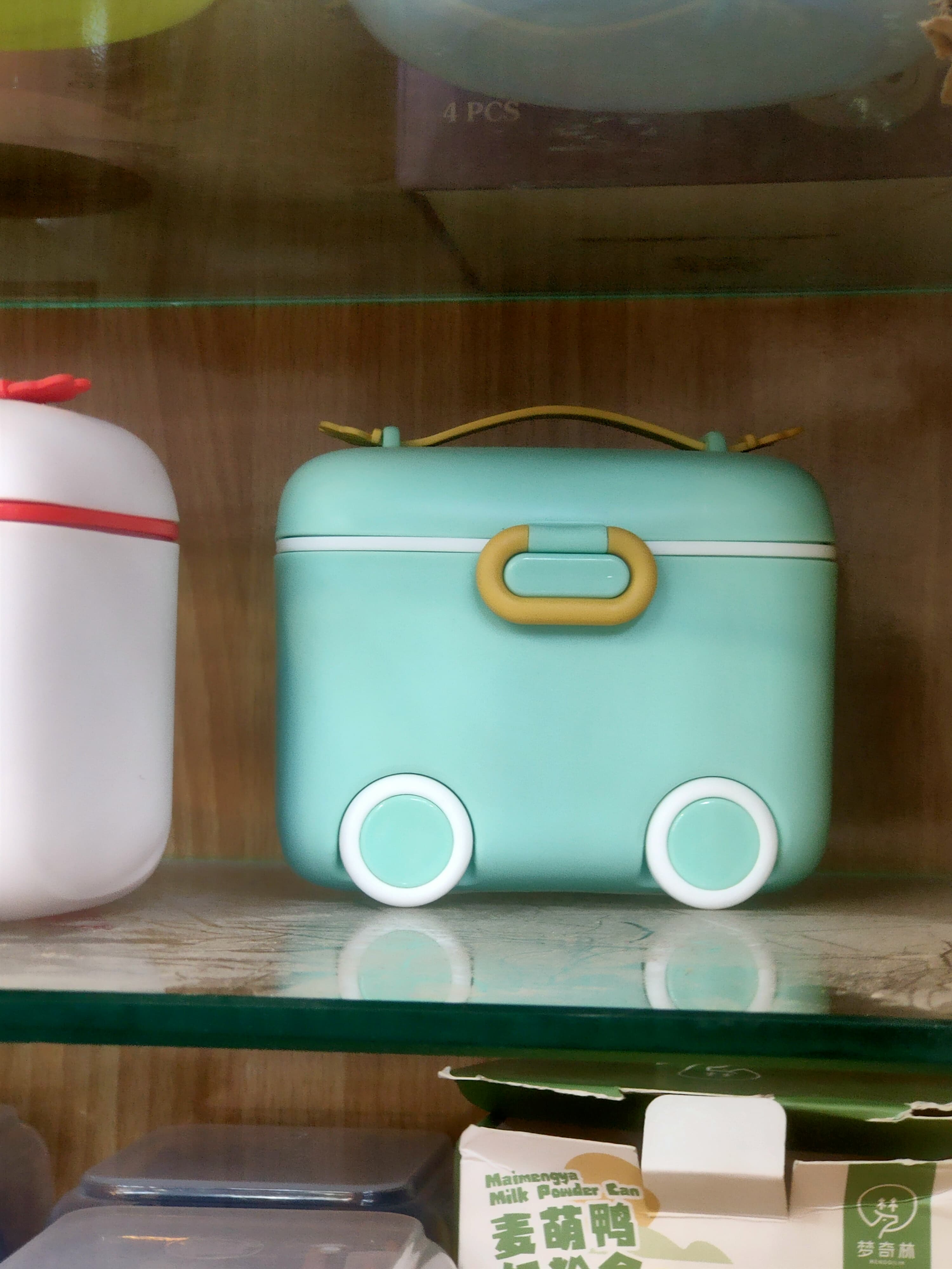 Portable Baby Milk Powder Container with Spoon (Random Colour) thumbnail 5
