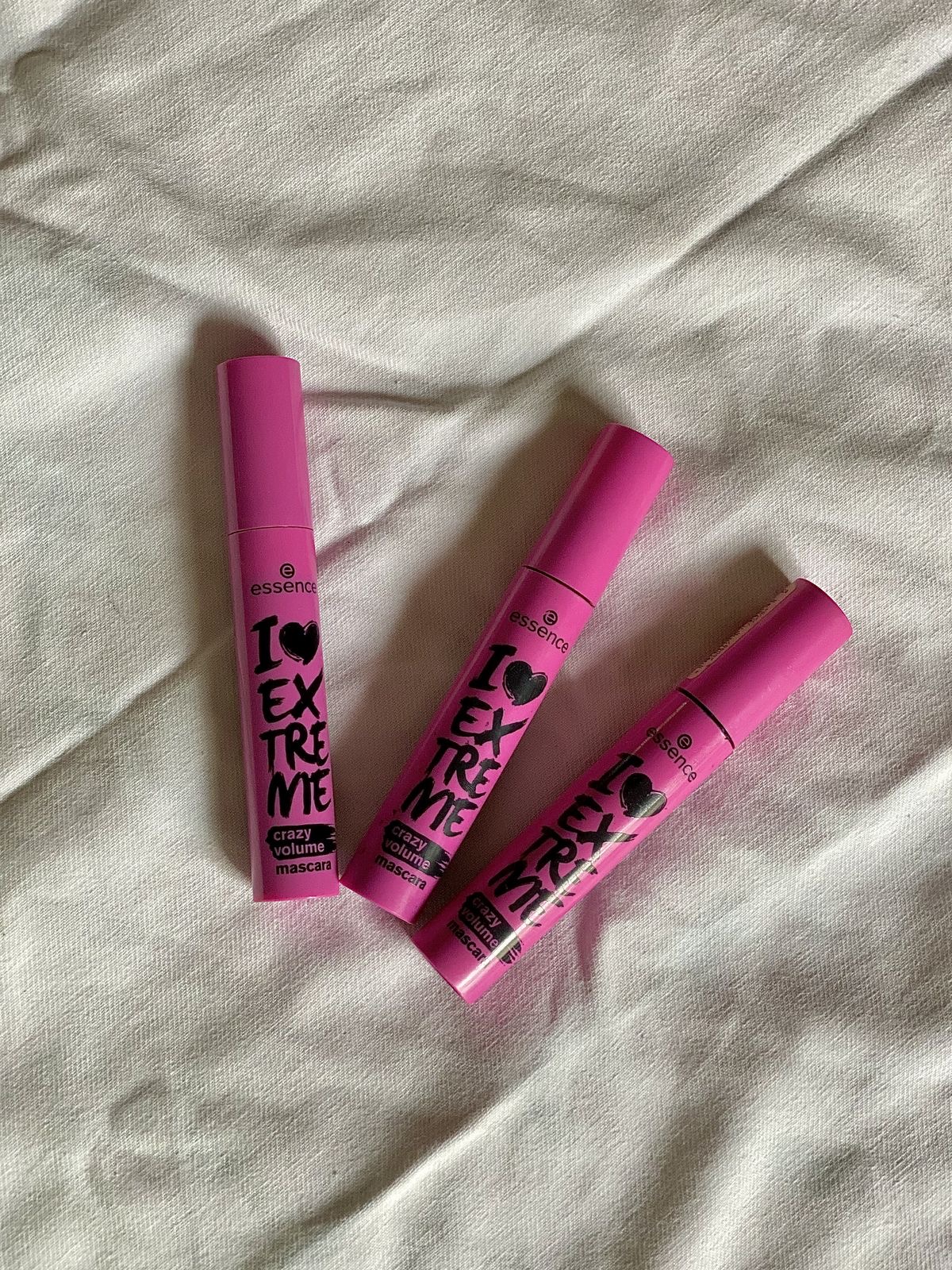 Essence I Love Extreme Crazy Volume Mascara | Intense Volume & Dramatic Length For Lashes thumbnail 4