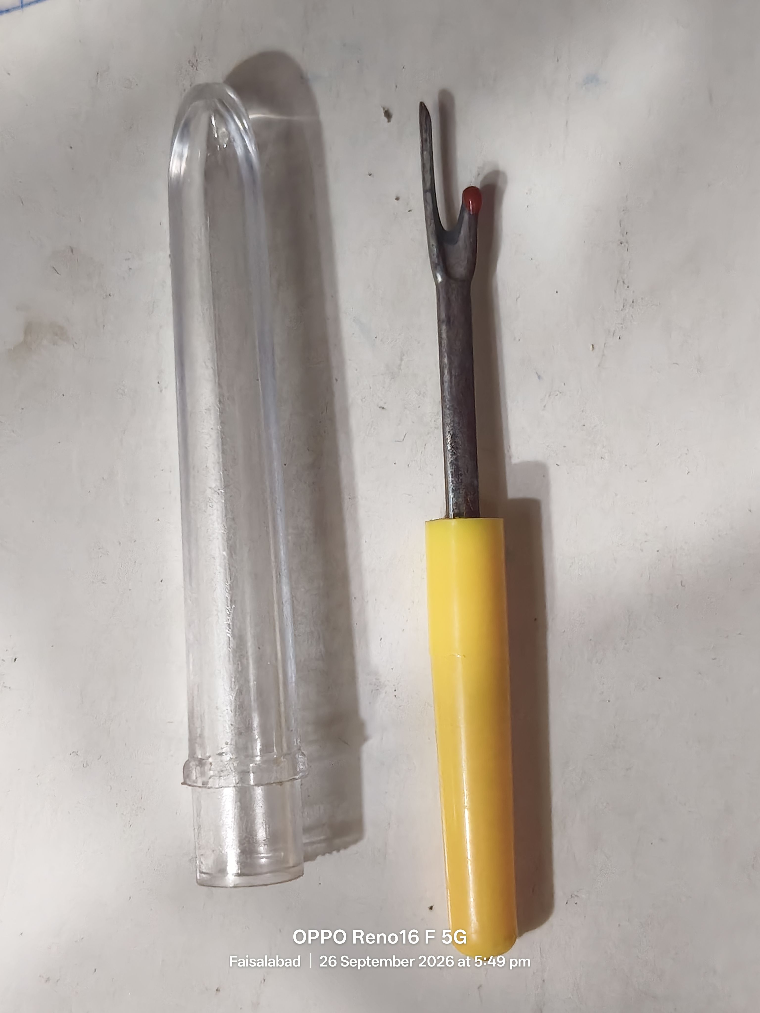 Stitch Opener (Seam Ripper) with a protective cap - Random Color thumbnail 3