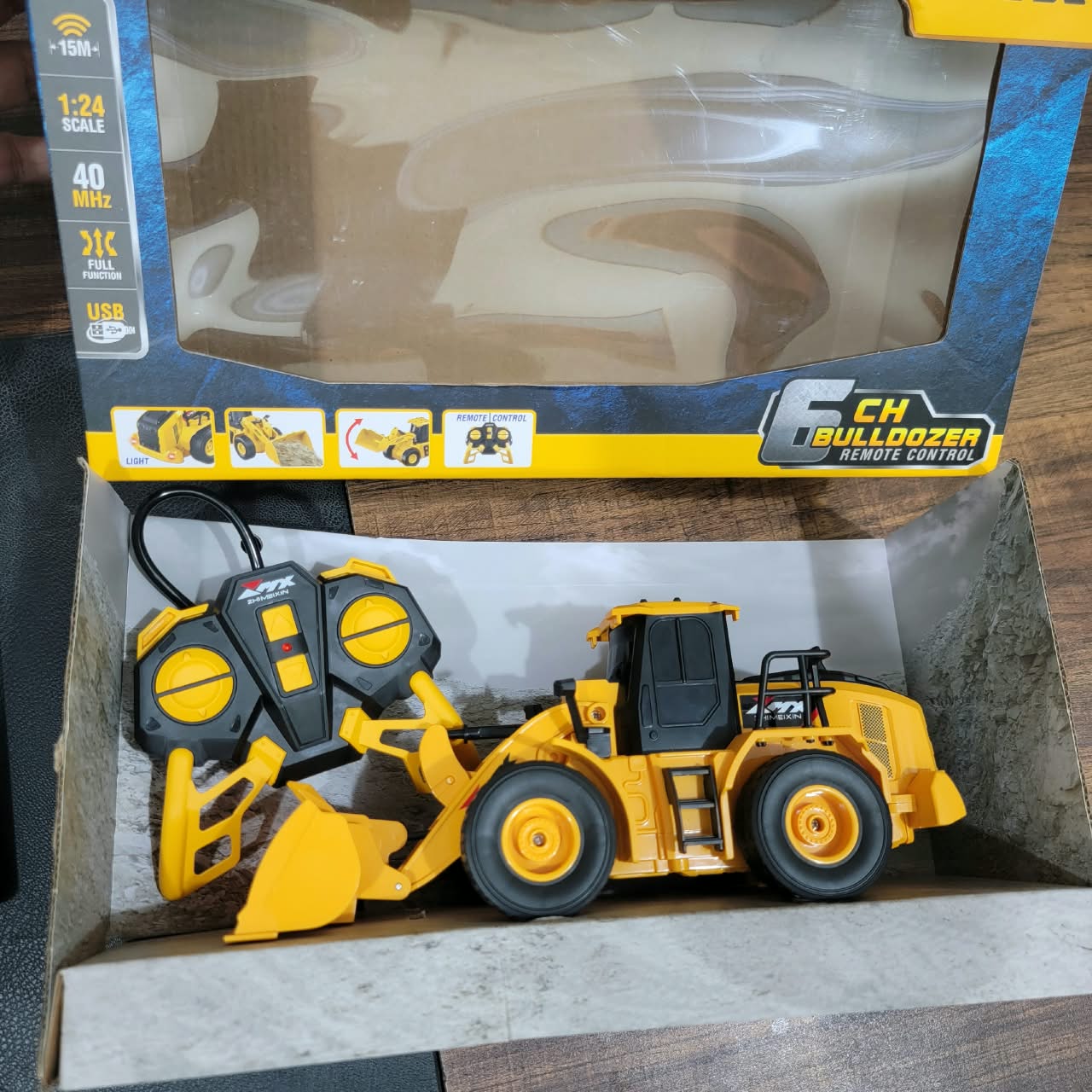 6 Channel Remote Control Bulldozer 1:24 Scale Construction Vehicle Toy view 3