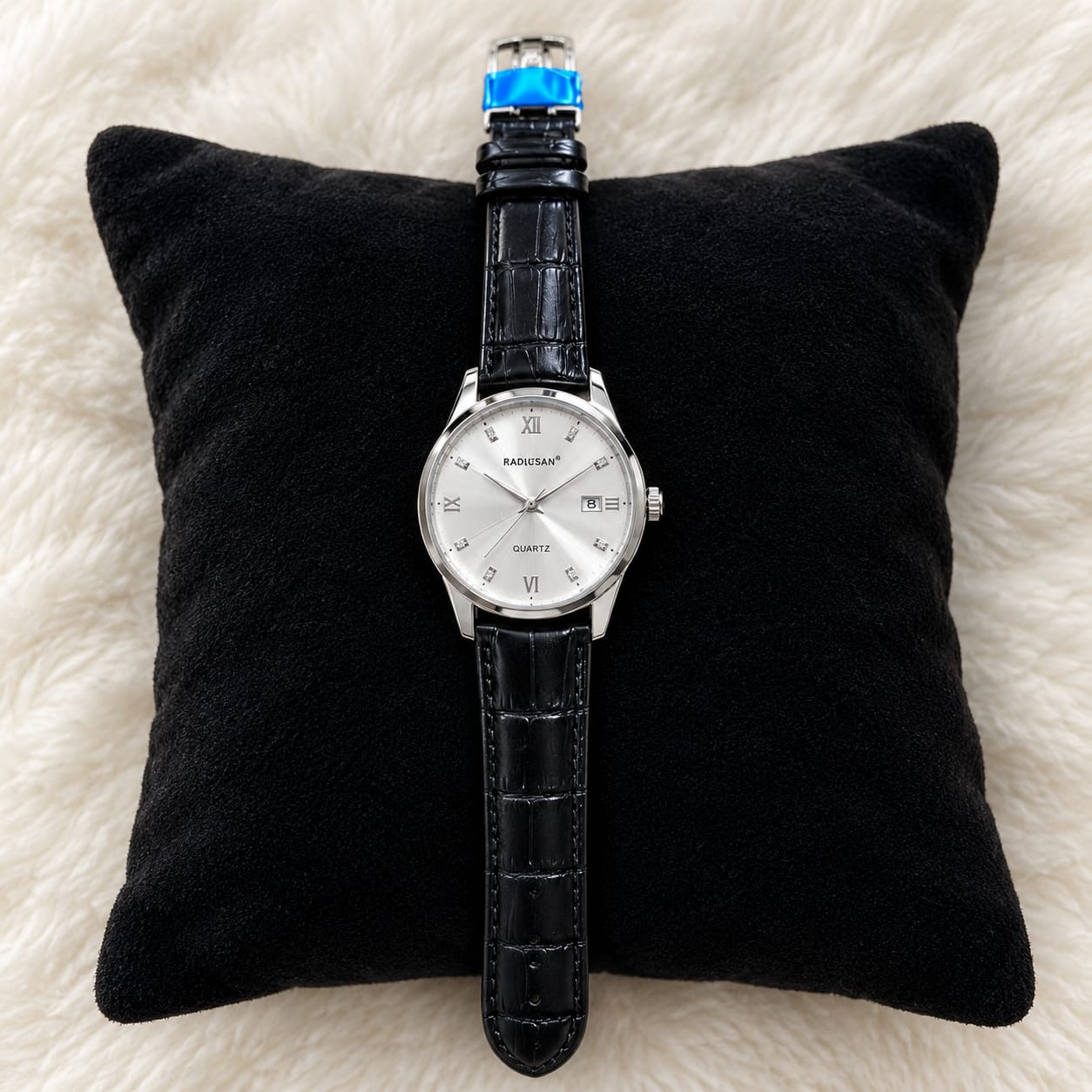 Radiant Quartz Classic Leather Strap Watch With Date Display